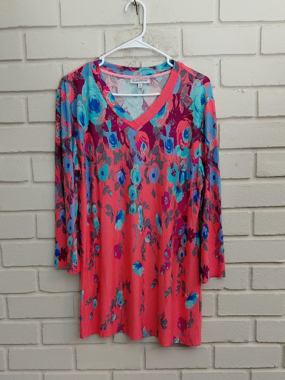 NorthStyle Coral Pink Floral V-Neck Soft Tunic Top. Size Medium